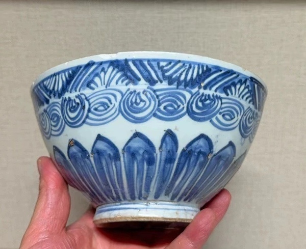 古玩陶瓷明末清初青花線描花卉雞心碗拍賣,當前價格1360元