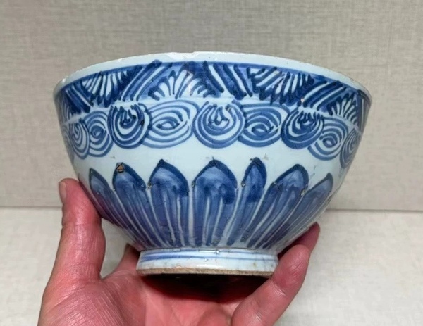 古玩陶瓷明末清初青花線描花卉雞心碗拍賣,當前價格1360元