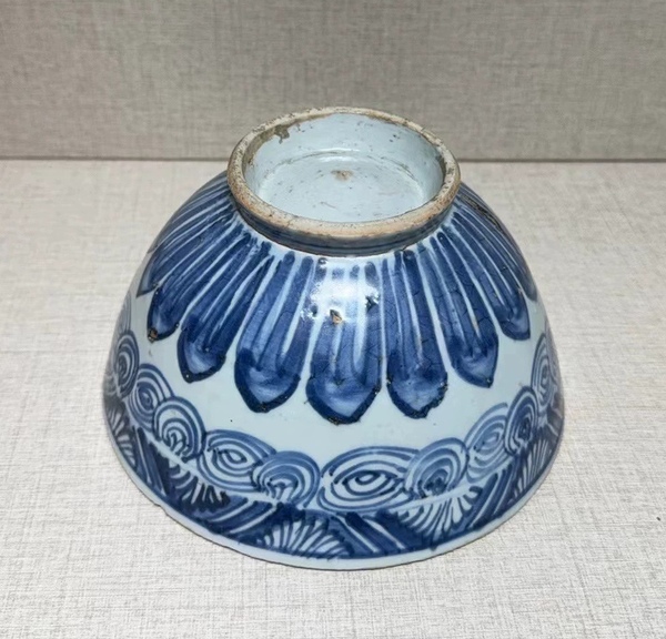 古玩陶瓷明末清初青花線描花卉雞心碗拍賣,當前價格1360元