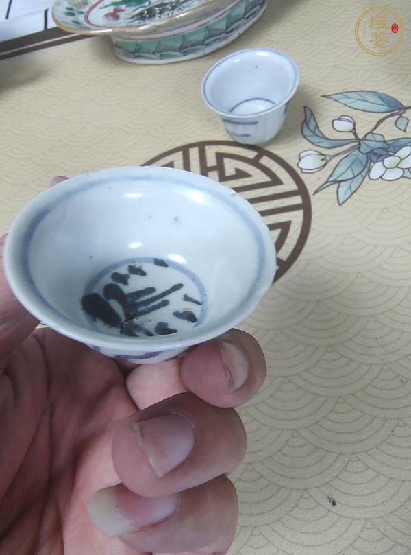 古玩陶瓷明中期青花杯真品鑒賞圖