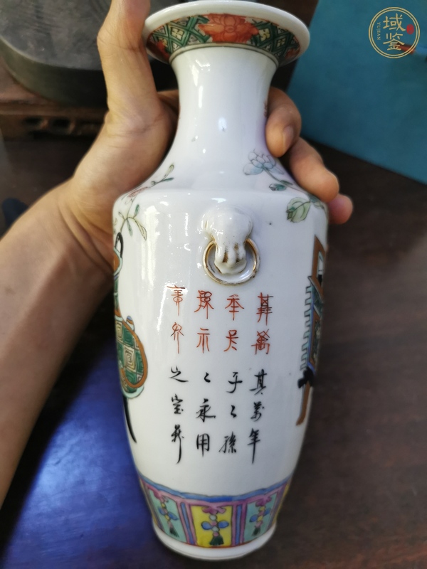 古玩陶瓷粉彩博古圖獅耳撇口瓶真品鑒賞圖