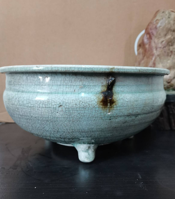古玩陶瓷龍泉青瓷三足爐拍賣,當(dāng)前價格3600元