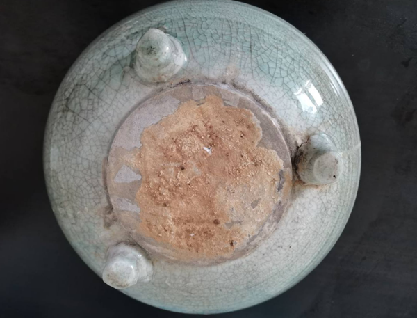 古玩陶瓷龍泉青瓷三足爐拍賣,當(dāng)前價格3600元