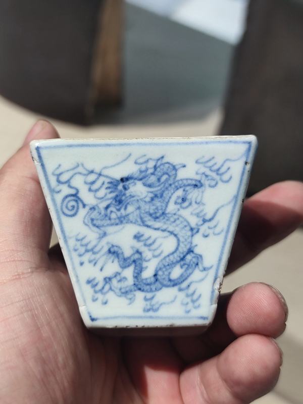 古玩陶瓷線描青花云龍紋斗型杯拍賣,當前價格3760元