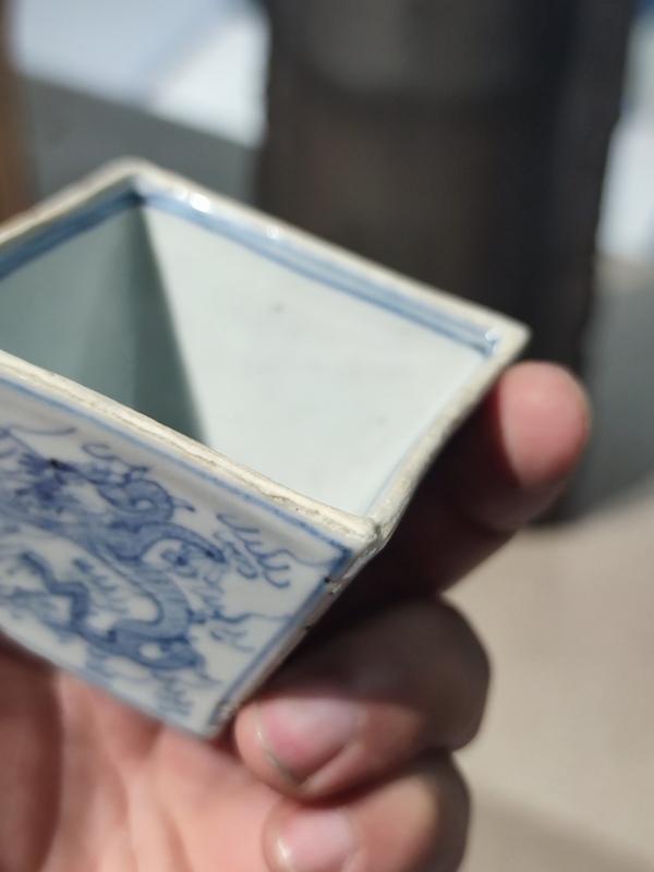 古玩陶瓷線描青花云龍紋斗型杯拍賣,當前價格3760元