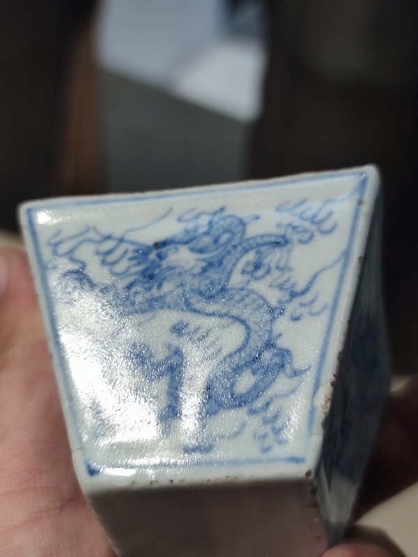 古玩陶瓷線描青花云龍紋斗型杯拍賣,當前價格3760元