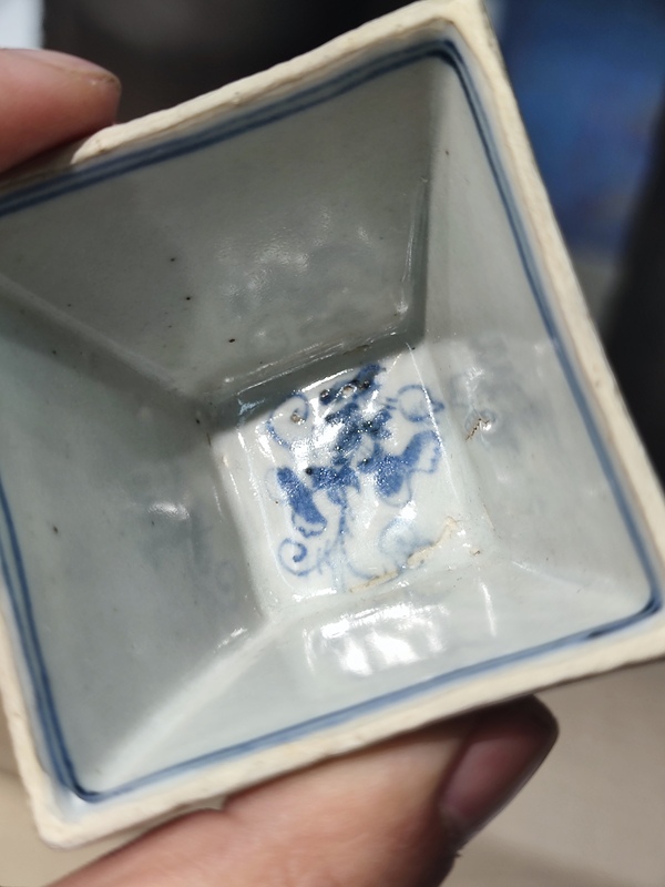 古玩陶瓷線描青花云龍紋斗型杯拍賣,當前價格3760元
