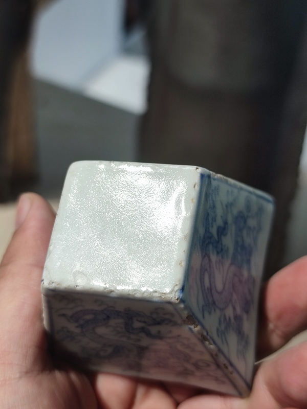 古玩陶瓷線描青花云龍紋斗型杯拍賣,當前價格3760元