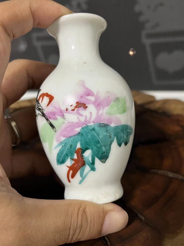 古玩陶瓷解放初期花鳥紋瓶拍賣,當前價格288元