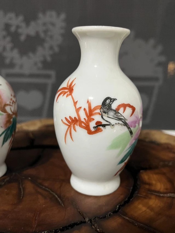 古玩陶瓷解放初期花鳥紋瓶拍賣,當前價格288元