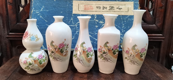 古玩陶瓷五件粉彩鳳穿牡丹圖瓶拍賣,當(dāng)前價(jià)格800元