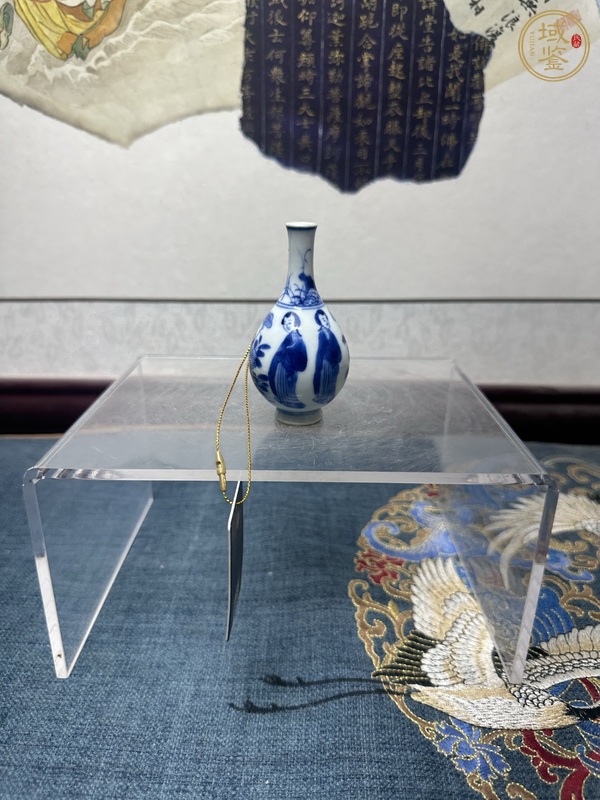 古玩陶瓷仕女花卉紋青花瓶真品鑒賞圖