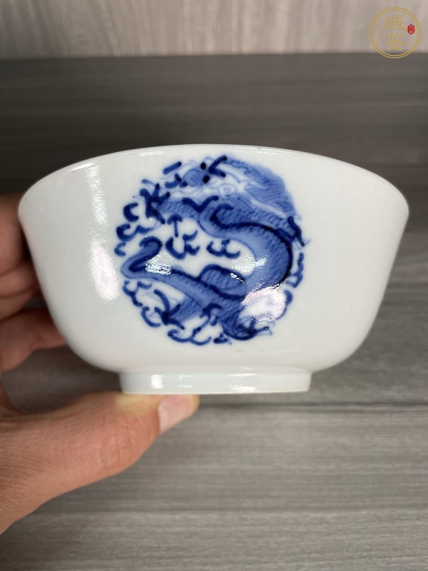 古玩陶瓷青花團龍紋茶碗真品鑒賞圖