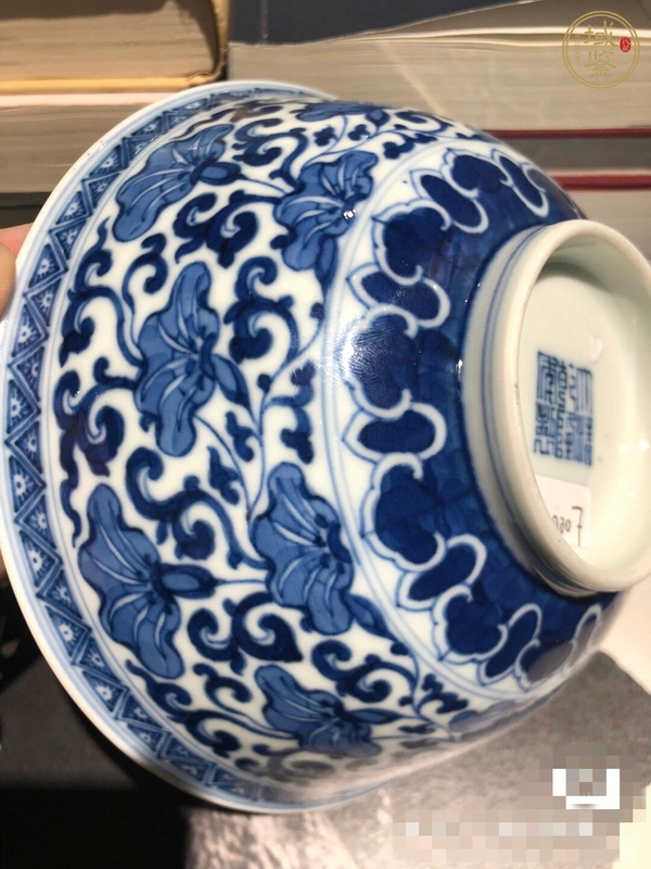 古玩陶瓷青花纏枝花卉紋碗真品鑒賞圖