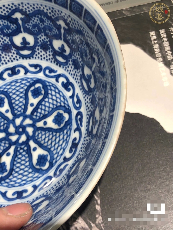 古玩陶瓷青花纏枝花卉紋碗真品鑒賞圖