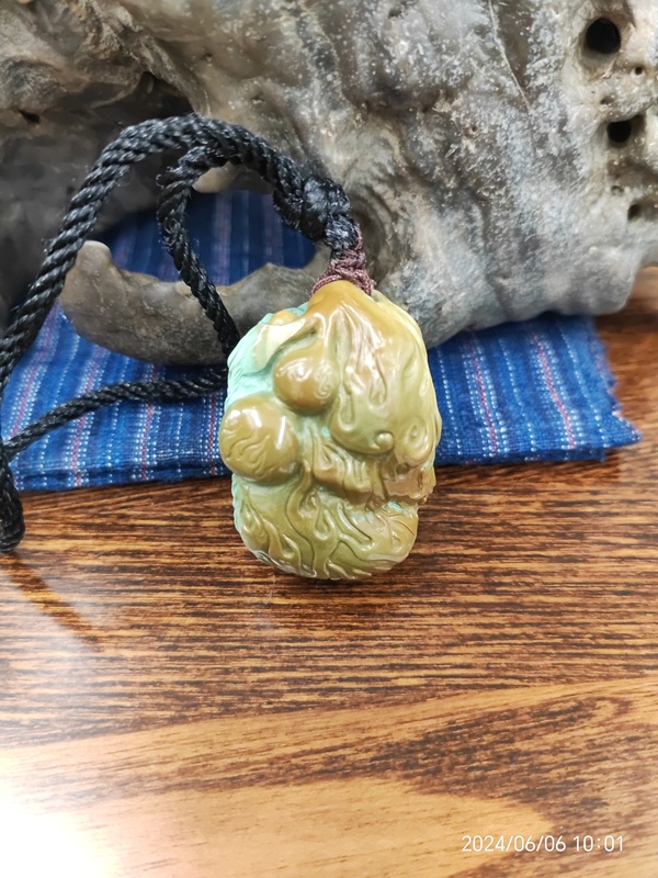 古玩玉器特價??松石雙色巧雕“大圣歸來”拍賣,當前價格6880元