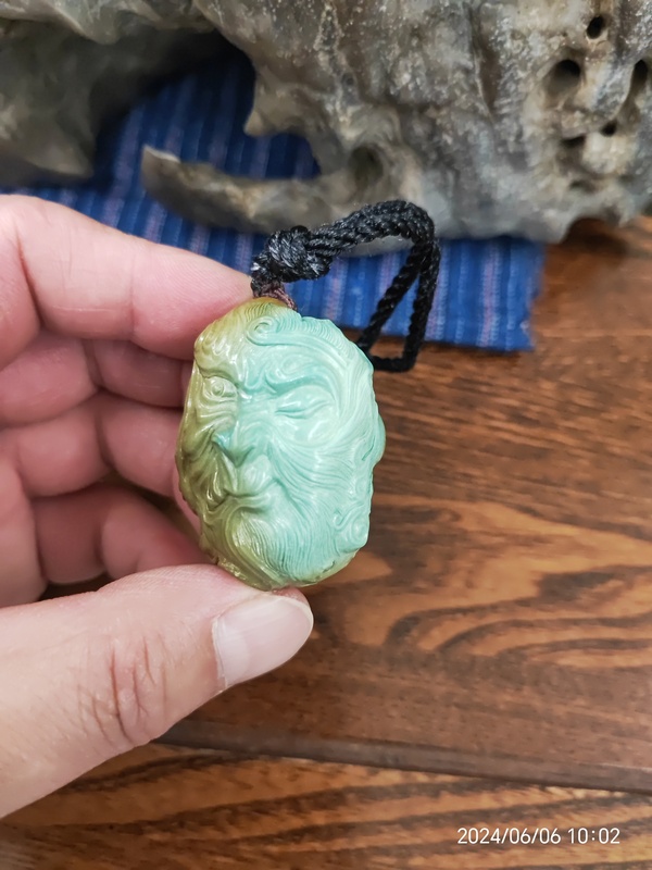 古玩玉器特價??松石雙色巧雕“大圣歸來”拍賣,當前價格6880元
