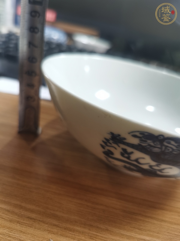 古玩陶瓷青花團(tuán)龍紋茶碗真品鑒賞圖