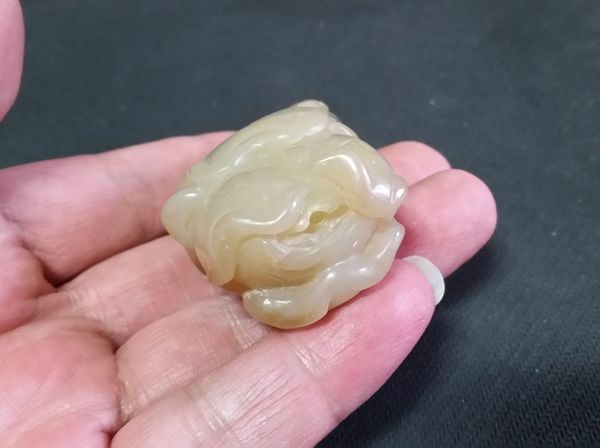 古玩玉器和田玉雕“蓮荷紋”把件拍賣,當(dāng)前價(jià)格680元