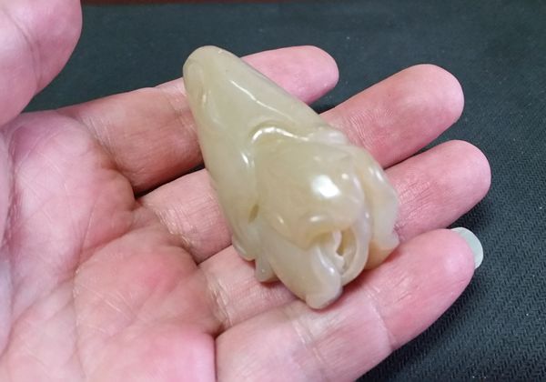 古玩玉器和田玉雕“蓮荷紋”把件拍賣,當(dāng)前價(jià)格680元