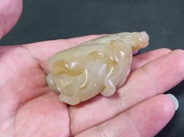 古玩玉器和田玉雕“蓮荷紋”把件拍賣,當(dāng)前價(jià)格680元