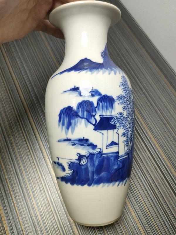 古玩陶瓷山水紋青花瓶拍賣(mài)，當(dāng)前價(jià)格3600元