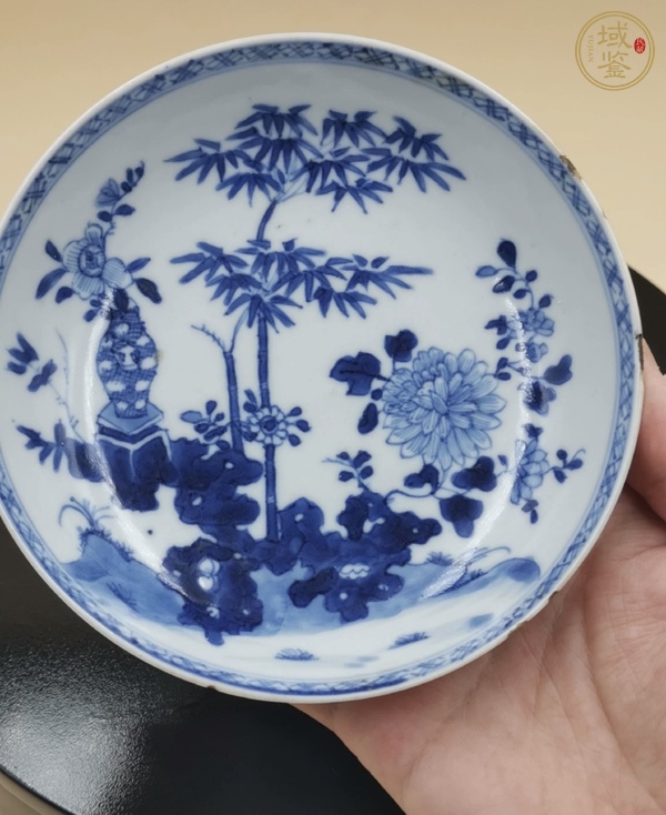 古玩陶瓷青花花卉紋臥盤真品鑒賞圖