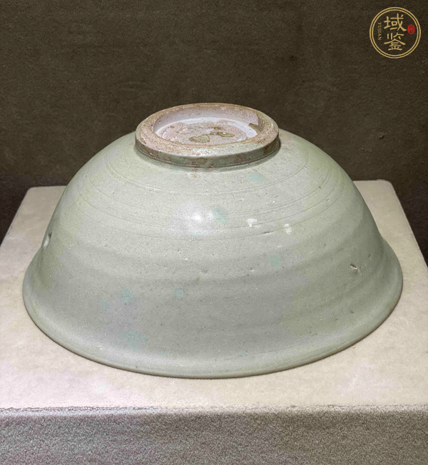 古玩陶瓷龍泉青瓷刻花撇口碗真品鑒賞圖