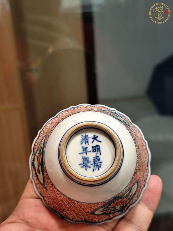 古玩陶瓷日本明治彩繪花卉紋印花杯真品鑒賞圖