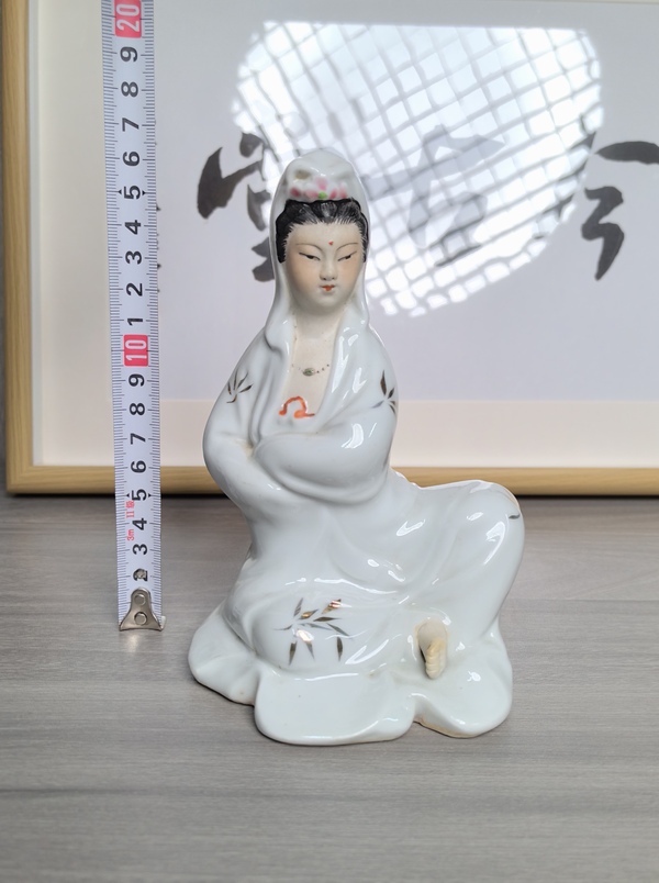 創(chuàng)匯官窯 白釉描真金觀音菩薩造像（創(chuàng)匯官窯）拍賣，當(dāng)前價格550元