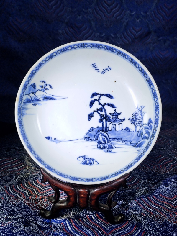 古玩陶瓷【故宮館藏佳士得精品】清乾隆青花亭臺(tái)風(fēng)景圖盤005拍賣，當(dāng)前價(jià)格6980元