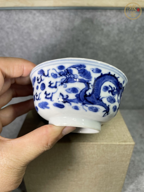 古玩陶瓷青花趕珠龍紋茶碗真品鑒賞圖