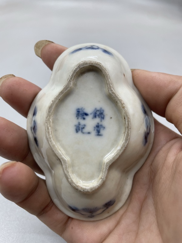 古玩陶瓷青花魚(yú)澡紋海棠碟拍賣，當(dāng)前價(jià)格2000元