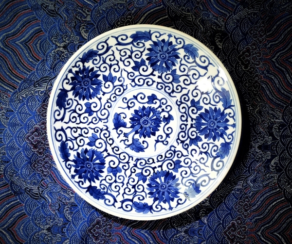 古玩陶瓷佳士得官窯精品青花纏枝寶相花紋盤(官)拍賣,當前價格68000元