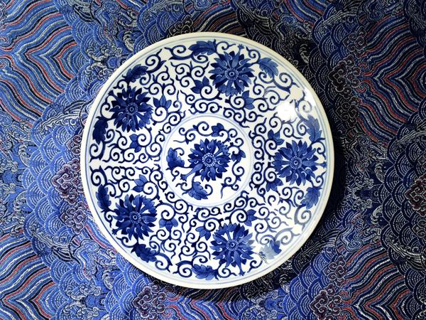 古玩陶瓷佳士得官窯精品青花纏枝寶相花紋盤(官)拍賣,當前價格68000元