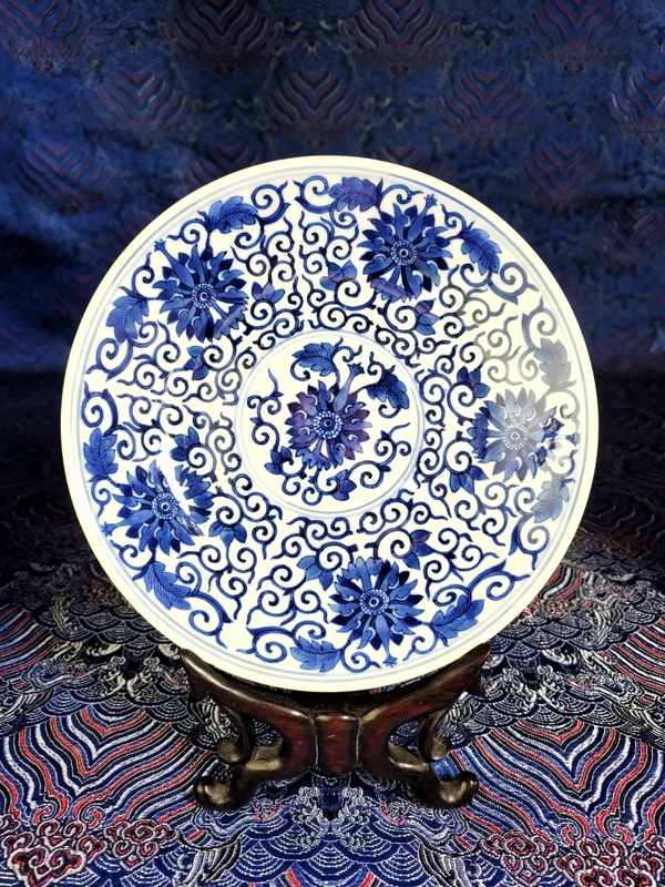 古玩陶瓷佳士得官窯精品青花纏枝寶相花紋盤(官)拍賣,當前價格68000元