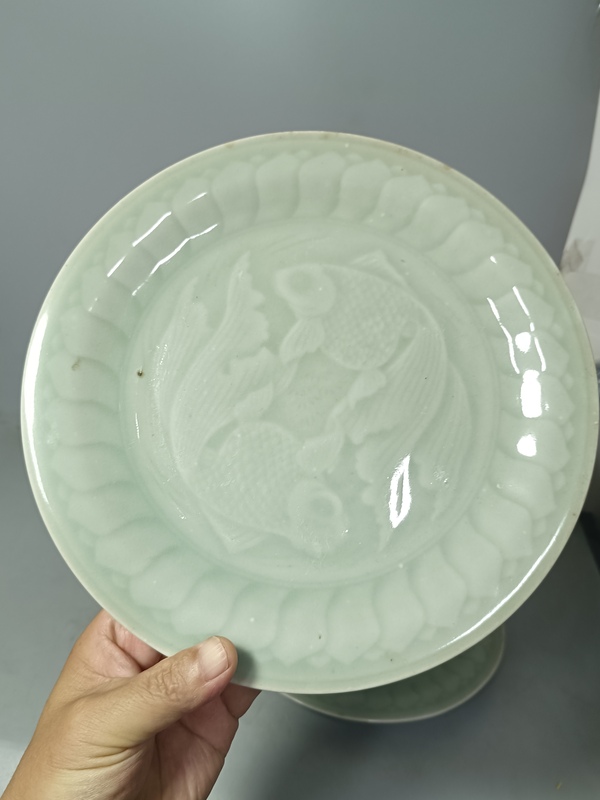 古玩陶瓷精美龍泉窯青釉大盤一對拍賣,當前價格188元