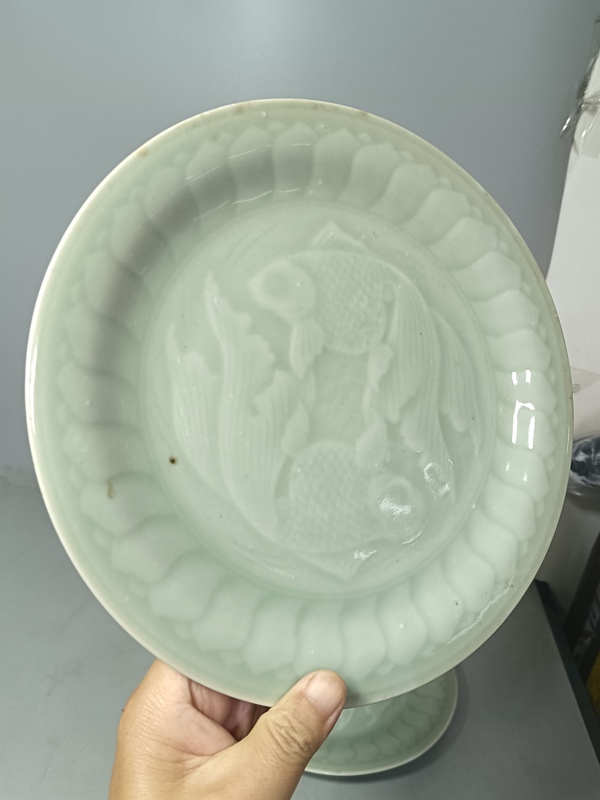 古玩陶瓷精美龍泉窯青釉大盤一對拍賣,當前價格188元