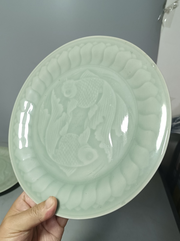 古玩陶瓷精美龍泉窯青釉大盤一對拍賣,當前價格188元