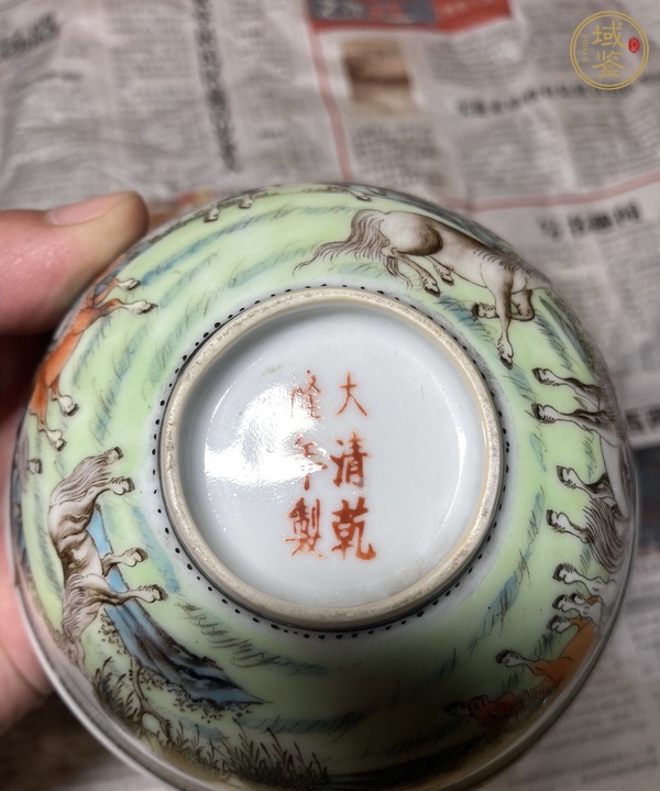 古玩陶瓷粉彩八駿圖茶碗真品鑒賞圖