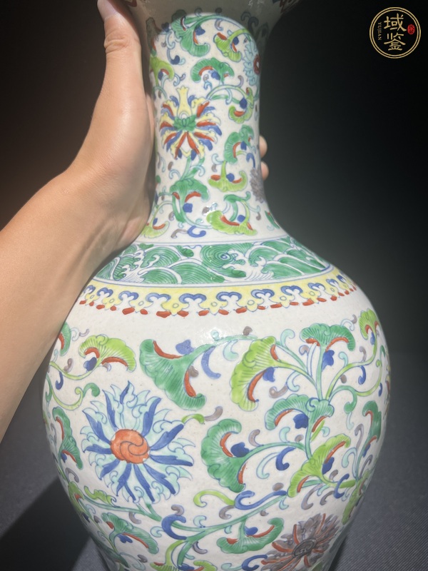 古玩陶瓷青花斗彩花卉紋大瓶真品鑒賞圖