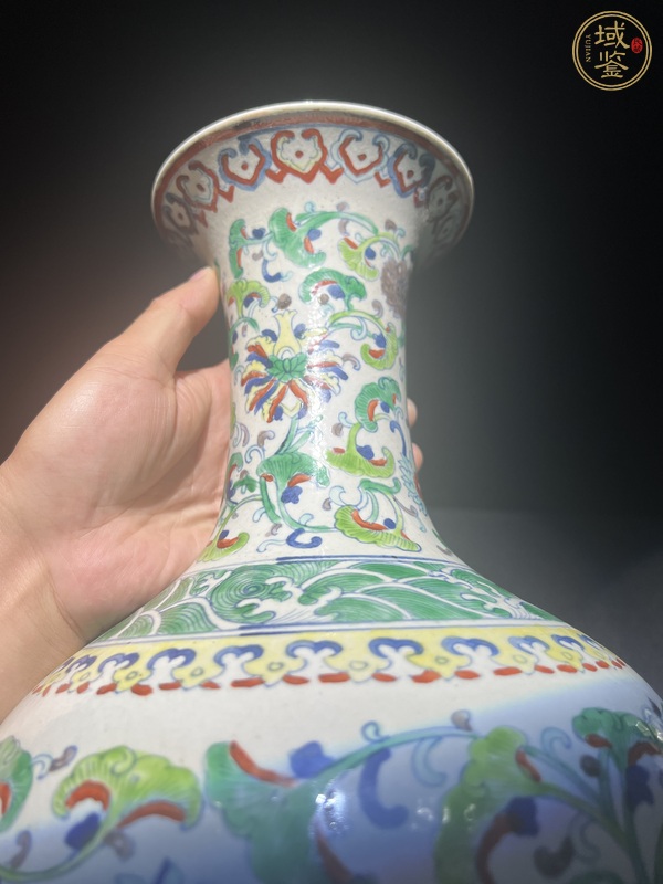 古玩陶瓷青花斗彩花卉紋大瓶真品鑒賞圖