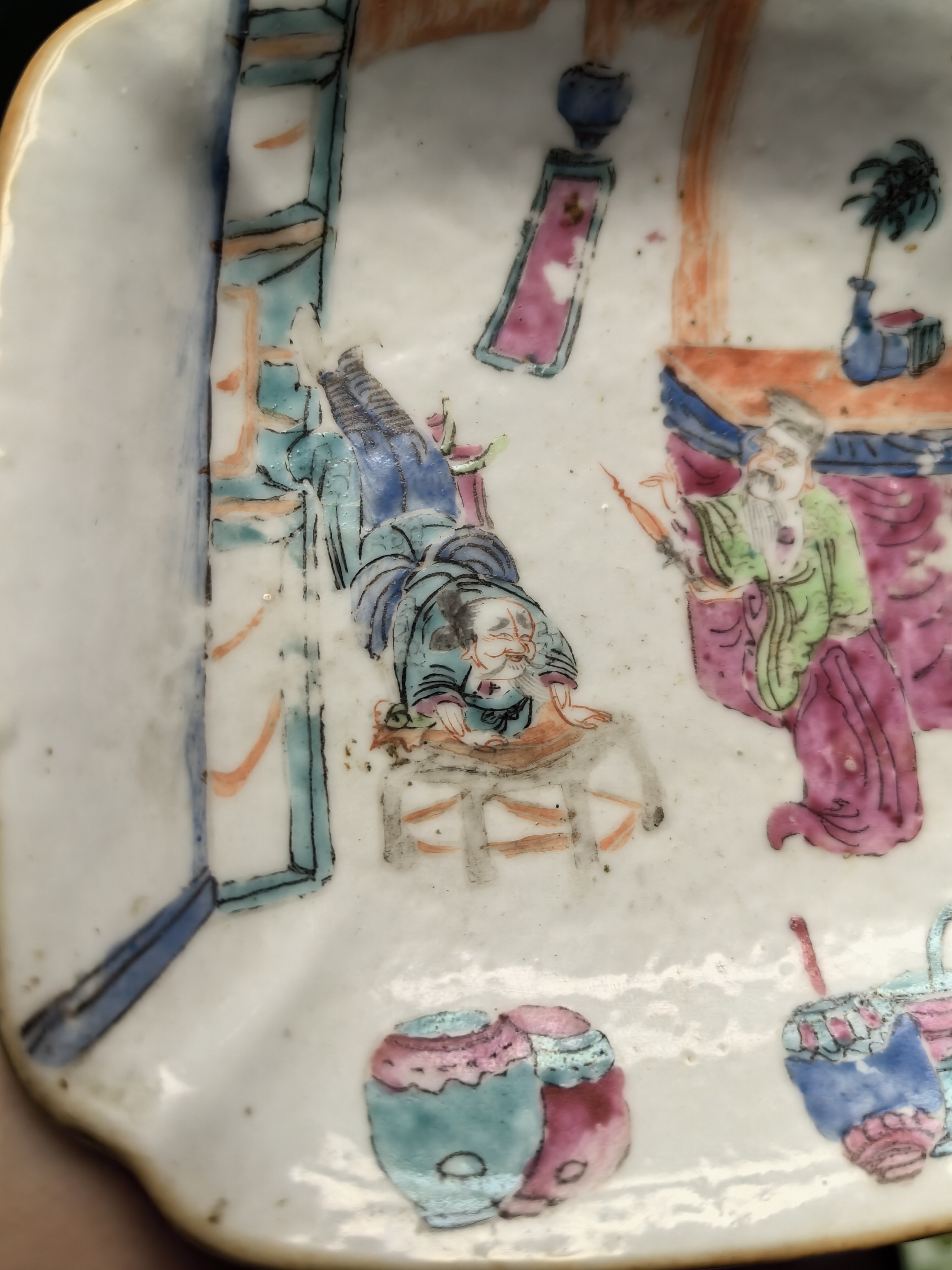 域鉴古玩】清同治粉彩四方窝角粉彩水浒人物故事高足供盘拍卖价格