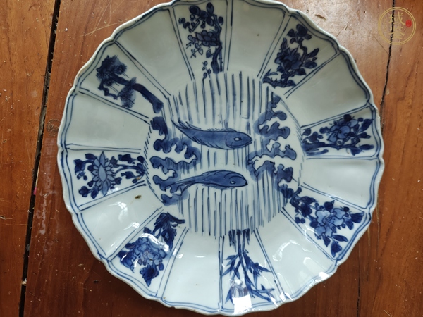 古玩陶瓷青花雙魚(yú)圖花口盤真品鑒賞圖