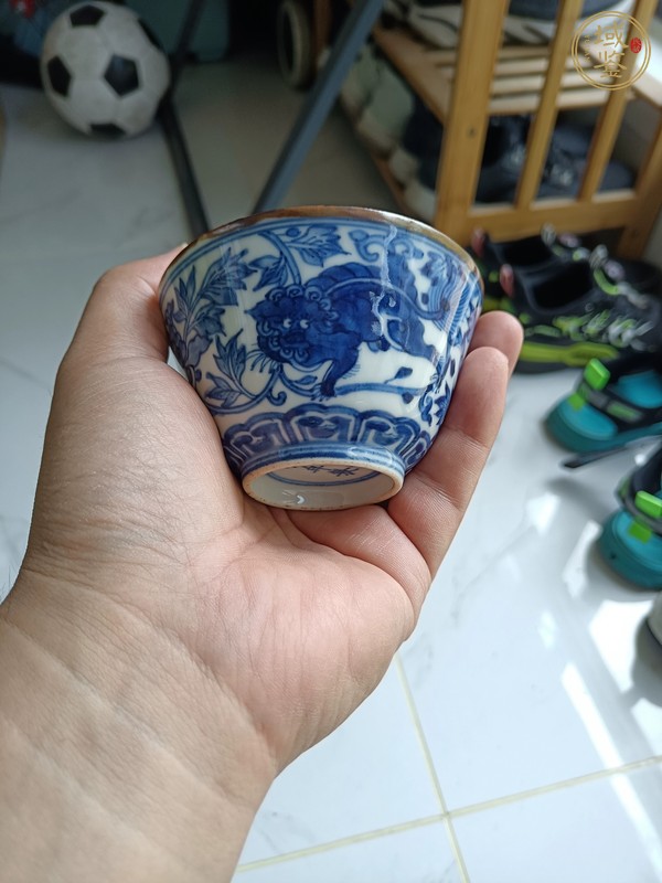 古玩陶瓷青花獅子穿花圖茶碗真品鑒賞圖