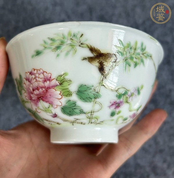 古玩陶瓷粉彩花鳥(niǎo)紋茶碗真品鑒賞圖