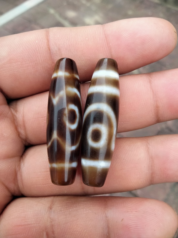 古玩玉器兩顆天珠,兩眼和三眼拍賣,當前價格500元