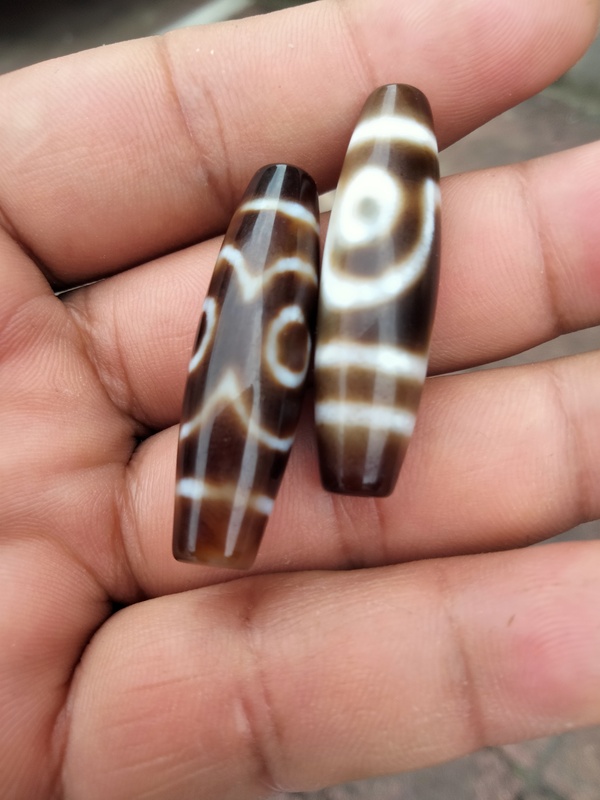 古玩玉器兩顆天珠,兩眼和三眼拍賣,當前價格500元