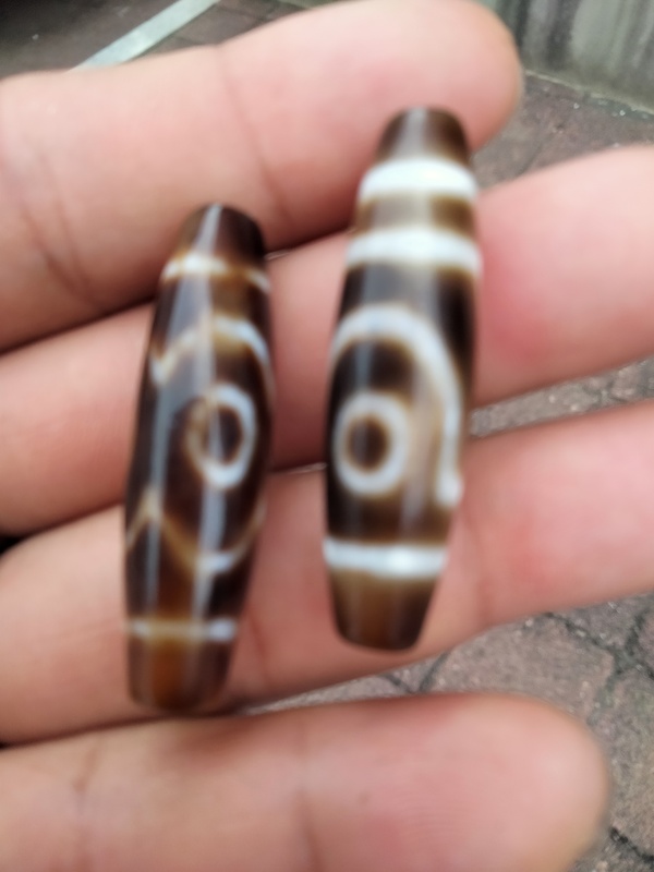 古玩玉器兩顆天珠,兩眼和三眼拍賣,當前價格500元