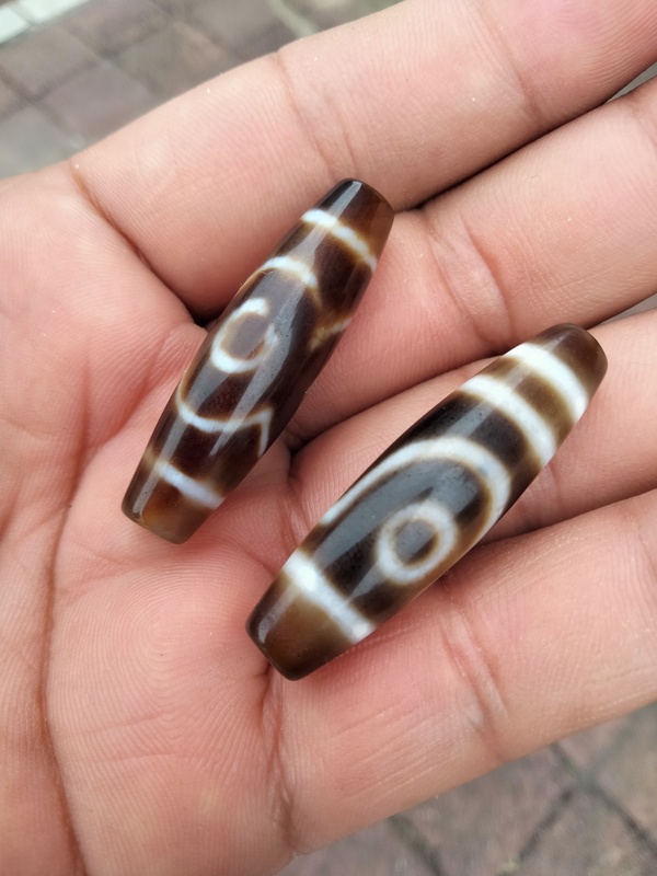 古玩玉器兩顆天珠,兩眼和三眼拍賣,當前價格500元